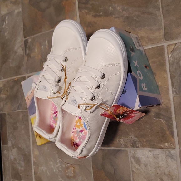 Roxy Bayshore Plus LX Slip On Sneakers - White Perf - Size 7 - Picture 1 of 7